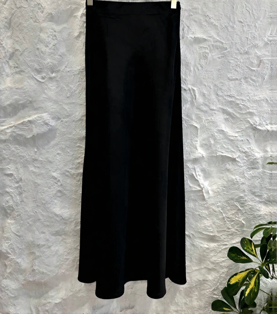 تنورة الساتان الراقية