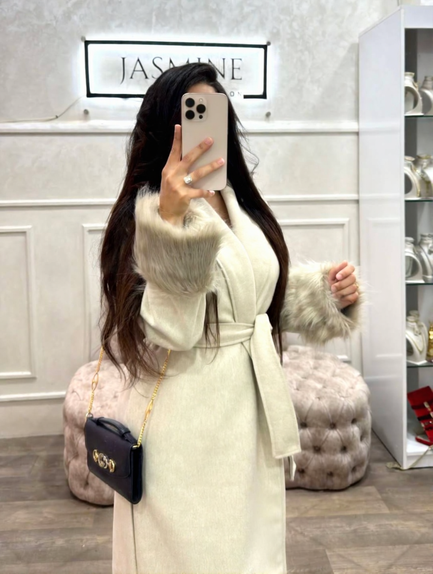 معطف فخم بلمسة فرو