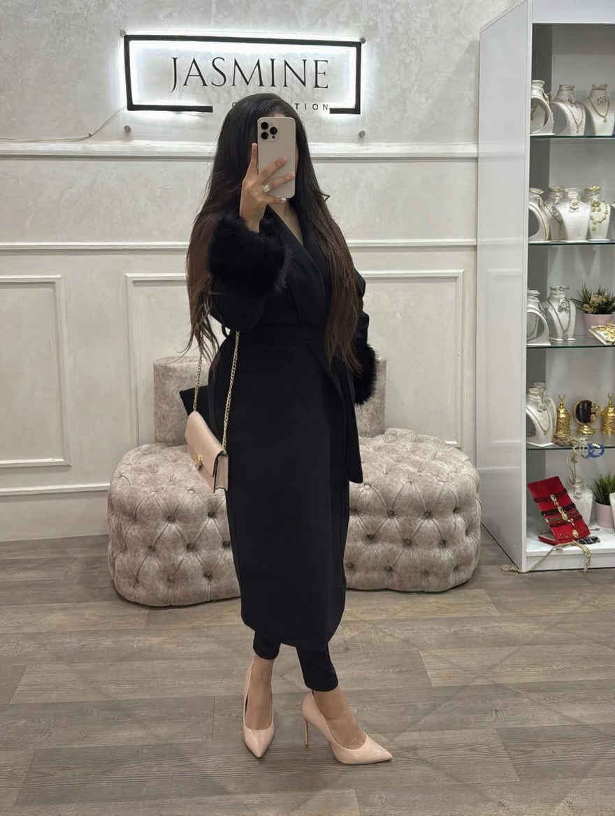 معطف فخم بلمسة فرو